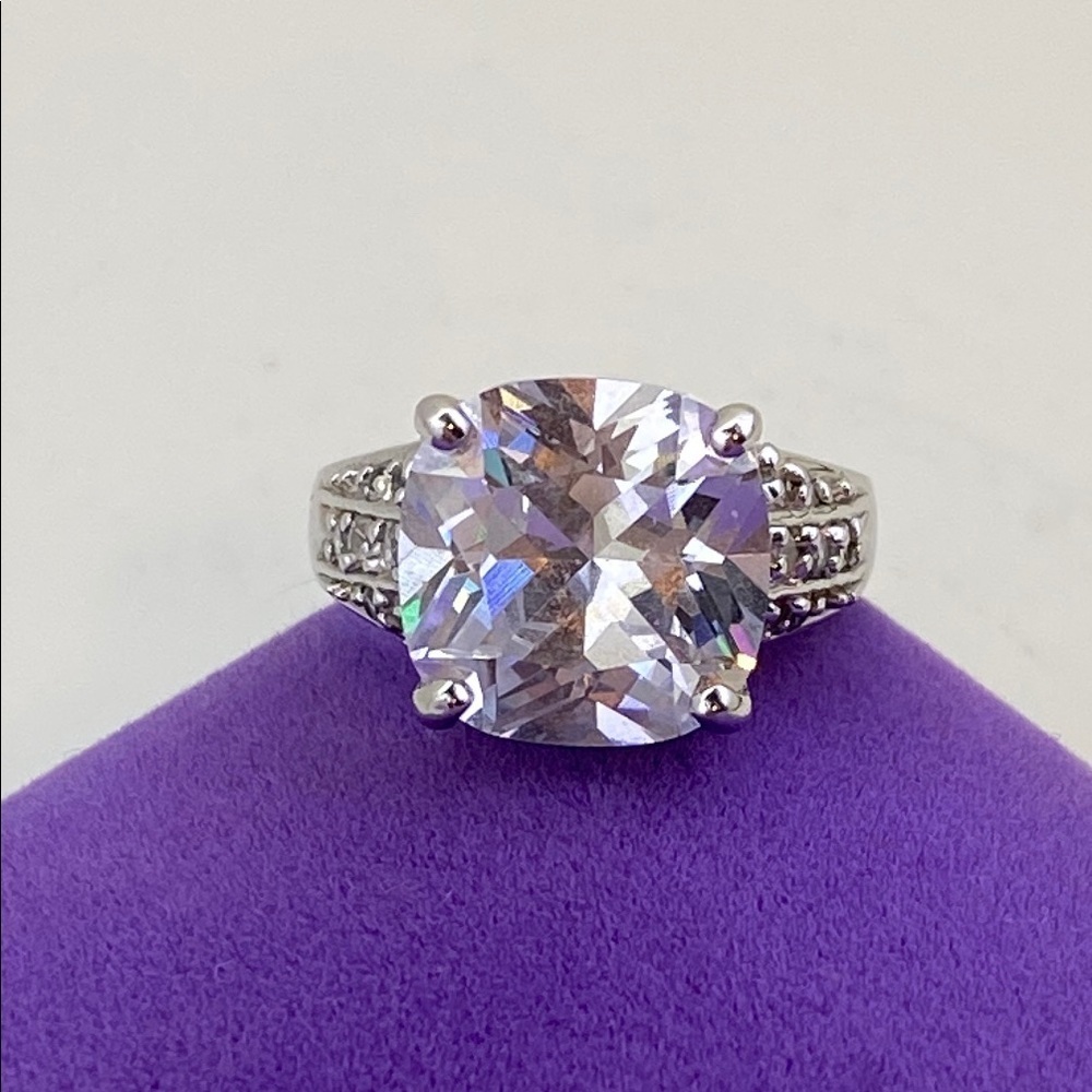 💛 Elegant Silver Big CZ Ring